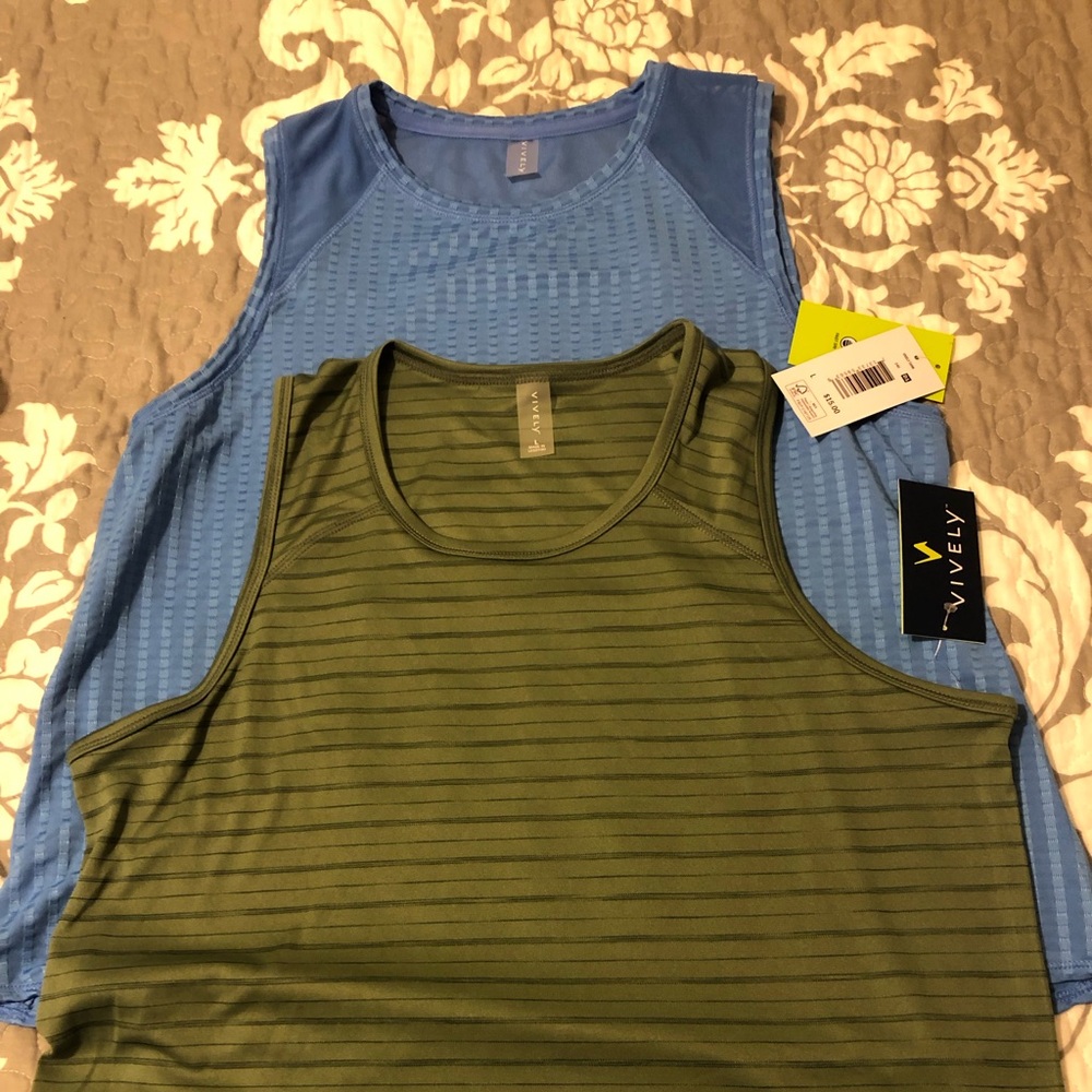 Wmn’s work out tops.